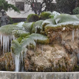 Fontana ispred Gospe van grada u Šibeniku