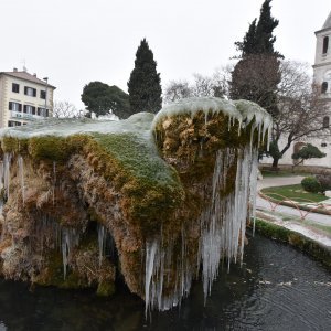 Fontana ispred Gospe van grada u Šibeniku