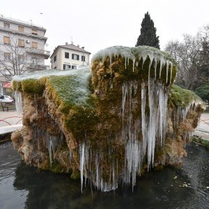 Fontana ispred Gospe van grada u Šibeniku