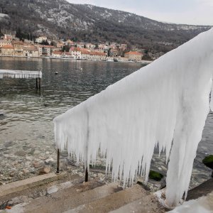 Led okovao brodice na Jadranu