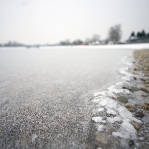 Iznimno niske temperature zaledile su jezero Jarun