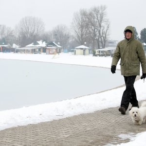 Iznimno niske temperature zaledile su jezero Jarun