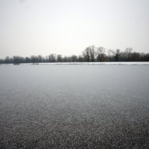 Iznimno niske temperature zaledile su jezero Jarun