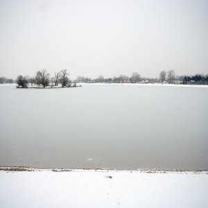 Iznimno niske temperature zaledile su jezero Jarun