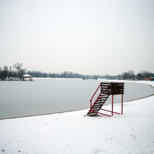 Iznimno niske temperature zaledile su jezero Jarun