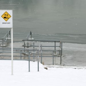 Zimska idila uz zaleđeno jezero Bundek