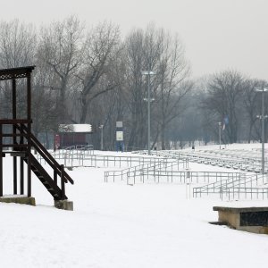 Zimska idila uz zaleđeno jezero Bundek