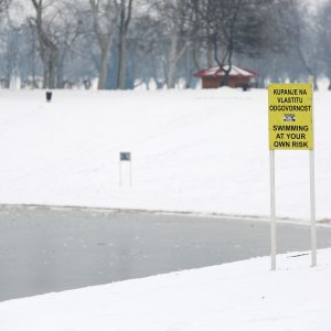 Zimska idila uz zaleđeno jezero Bundek