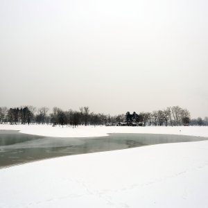 Zimska idila uz zaleđeno jezero Bundek