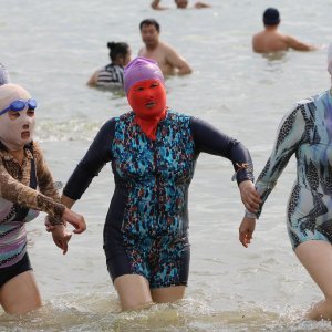 'Facekini' - bikini za glavu na kineskoj plaži