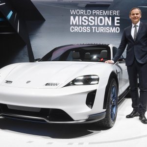 Porsche Mission E Cross Turismo