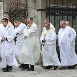 Zagreb: Svećeničkom ulaznom procesijom počeli obredi Velikog trodnevlja