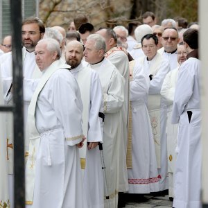 Zagreb: Svećeničkom ulaznom procesijom počeli obredi Velikog trodnevlja