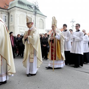 Zagreb: Svećeničkom ulaznom procesijom počeli obredi Velikog trodnevlja