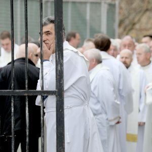 Zagreb: Svećeničkom ulaznom procesijom počeli obredi Velikog trodnevlja