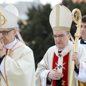 Zagreb: Svećeničkom ulaznom procesijom počeli obredi Velikog trodnevlja