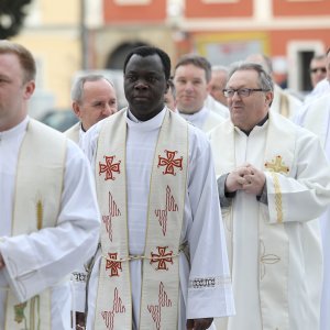 Zagreb: Svećeničkom ulaznom procesijom počeli obredi Velikog trodnevlja