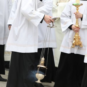 Zagreb: Svećeničkom ulaznom procesijom počeli obredi Velikog trodnevlja