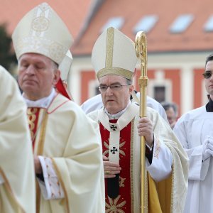 Zagreb: Svećeničkom ulaznom procesijom počeli obredi Velikog trodnevlja