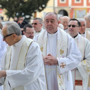 Zagreb: Svećeničkom ulaznom procesijom počeli obredi Velikog trodnevlja