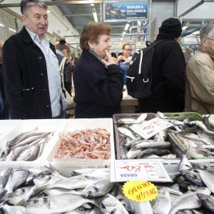 Ponuda ribe na tržnici u Zagrebu