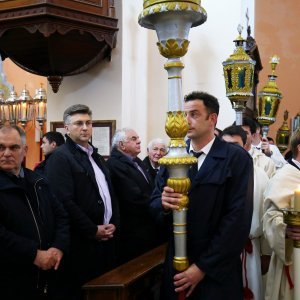 Andrej Plenković na hvarskoj procesiji 'Za križen'