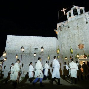 Andrej Plenković na hvarskoj procesiji 'Za križen'