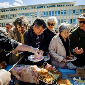 Šibenik: Tradicionalni Uskrsni doručak na Trgu Petra Šubića