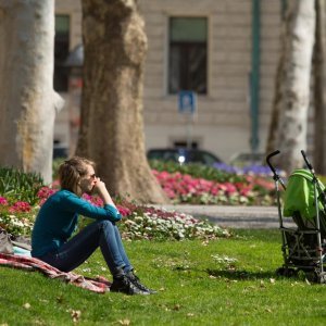 Zagreb: Lijep proljetni dan mnogi su iskoristili za šetnju i uživanje na suncu