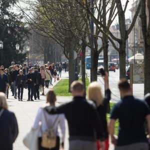 Zagreb: Lijep proljetni dan mnogi su iskoristili za šetnju i uživanje na suncu