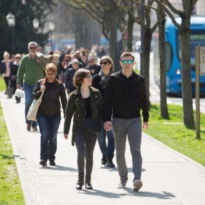 Zagreb: Lijep proljetni dan mnogi su iskoristili za šetnju i uživanje na suncu