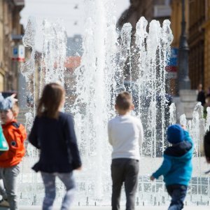 Zagreb: Lijep proljetni dan mnogi su iskoristili za šetnju i uživanje na suncu