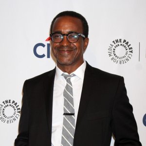 Tim Meadows kao ravnatelj Duvall