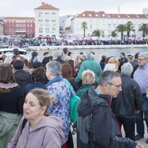 Lampioni za ubijene žene