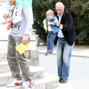 Političar Ivan Vrdoljak s obitelji prošetao trgom Republike Hrvatske