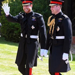 Princ Harry u društvu brata, princa Williama, dolazi u crkvu