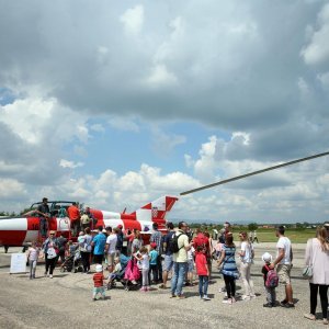 Ništa manje zanimljivo nije bilo niti na zemlji gdje se predstavilo 30-tak zrakoplova – od onih starijih preko 50 godina do najnovijih letjelica.