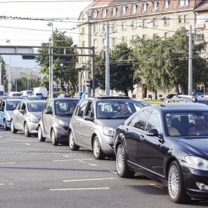 Šleper zapeo ispod nadvožnjaka u Držićevoj