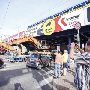 Šleper zapeo ispod nadvožnjaka u Držićevoj