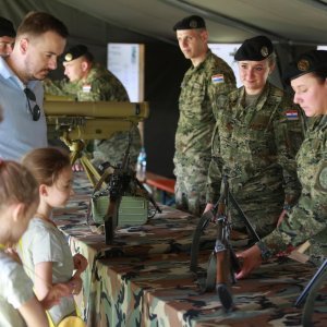 Vojska prezentirala naoružanje i opremu povodom Dana OSRH