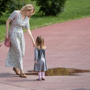 Jelena Veljača i kći Lena ispred Muzeja Mimare