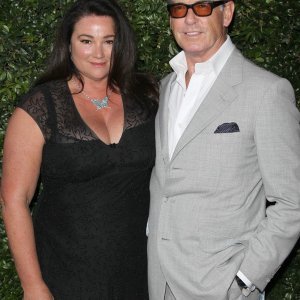 Pierce Brosnan i Keely Shaye Smith