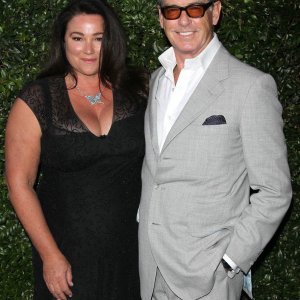 Pierce Brosnan i Keely Shaye Smith