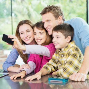 Mobiteli mogu imati negativan utjecaj na roditeljstvo