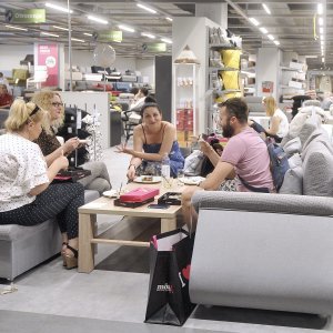 Predstavljanje poslovnice austrijskog lanca trgovina namještaja Momax