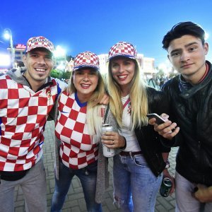 Hrvatski navijači na Trgu pobjede u Kalinjingradu