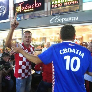 Hrvatski navijači na Trgu pobjede u Kalinjingradu