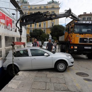 Nina spasila Opel Astru od pada u more