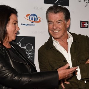 Pierce Brosnan i Keely Shaye Smith