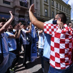 Navijači u gradu prije utakmice Hrvatska - Argentina